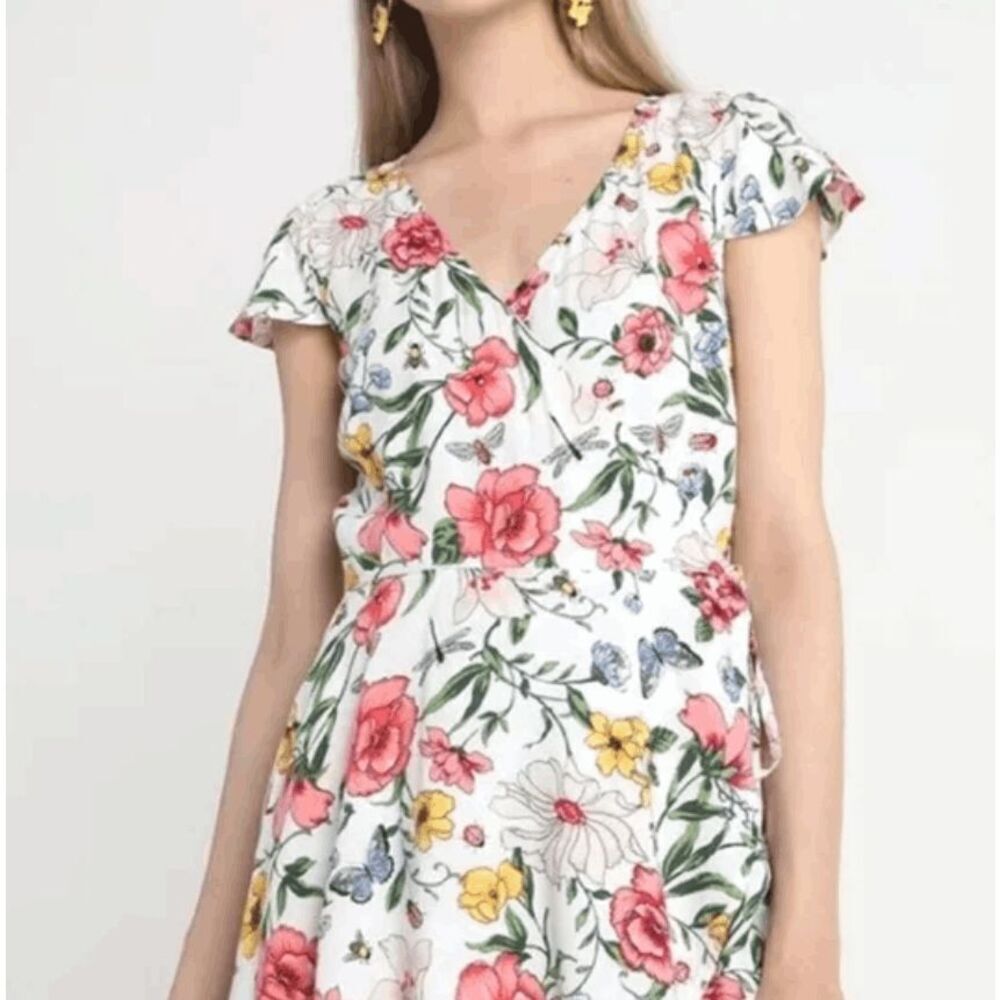 Hollister Short Romper White Floral Wrap Front‎ Lined Ruffle Sleeve Size Medium